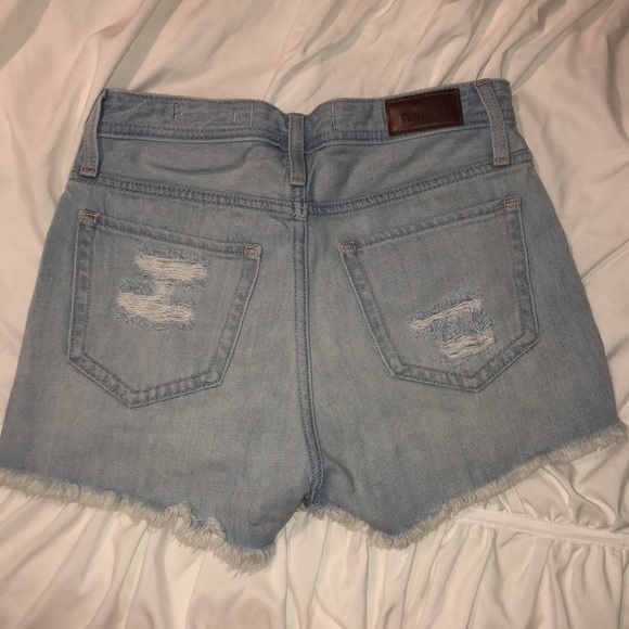 Light wash ripped denim shorts ! - Picture 2 of 2